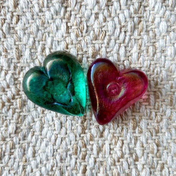 Set of 2 Signed Robert Held Glass Heart Paperweights - Picture 4 of 5